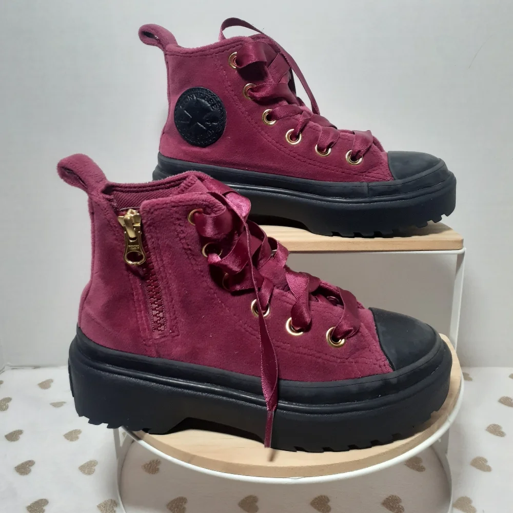 🔥3/$70 🎉S-HP🎉 Converse Girls Hi-Top Sneakers